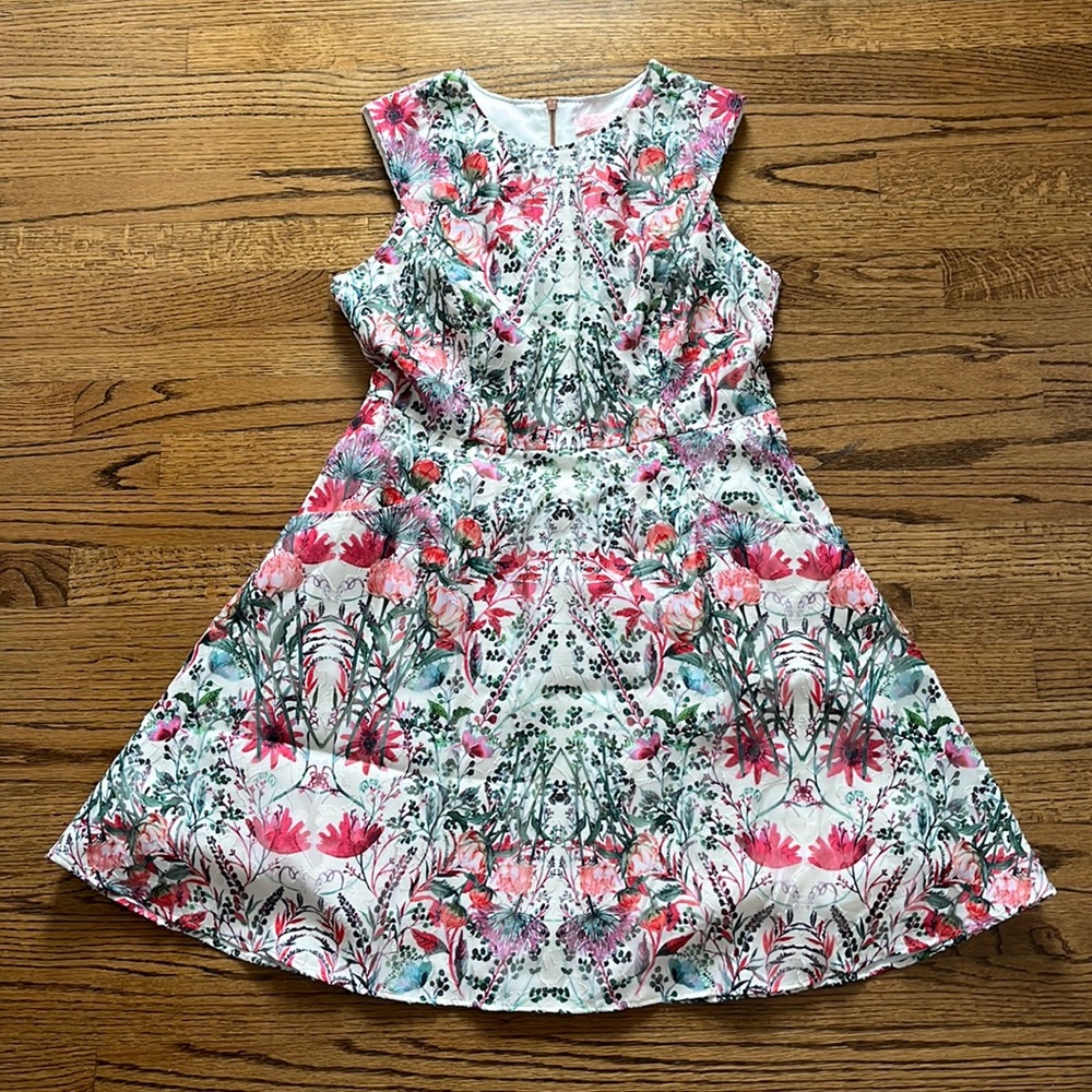 Ted Baker | Beautiful floral dress with pockets! Size 5 = US 12. Unworn.